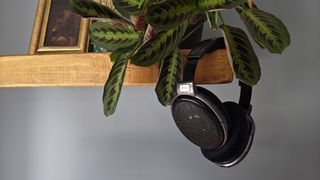 A selection of photos of the HD 650 headphones in a home office. 