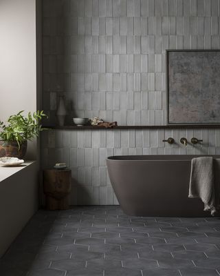 bathroom ideas with textured tiles on the wall