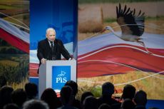 Jaroslaw Kaczynski, leader of Poland's ruling Law and Justice (PiS) party, speaks during the party's campaign convention in Kielce, October 9, 2019. - Poland's governing right-wing PiS party 