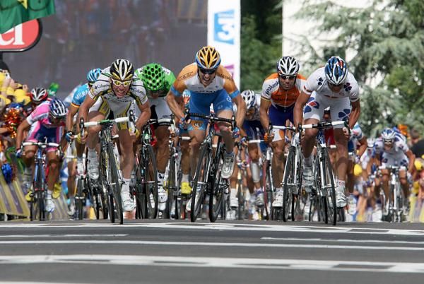 Mark Cavendish (Team Columbia-HTC) won a hard-fought stage 11 ahead of Tyler Farrar (Garmin) and Yauheni Hutarovich (FdJ).