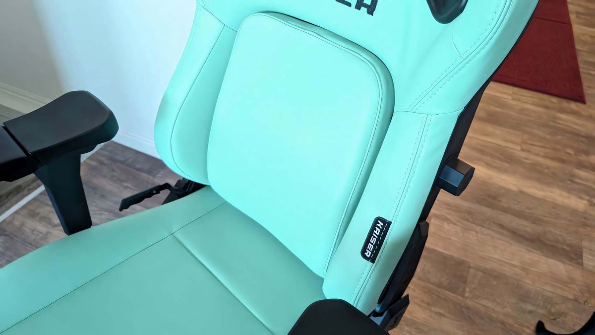 AndaSeat Kaiser 4 pop-out cushion