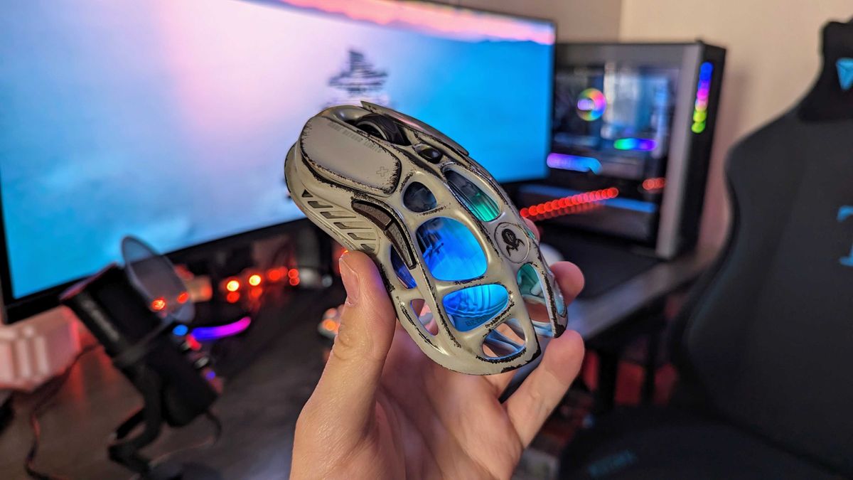 This awesome sci-fi gaming mouse almost won me over completely, but ...