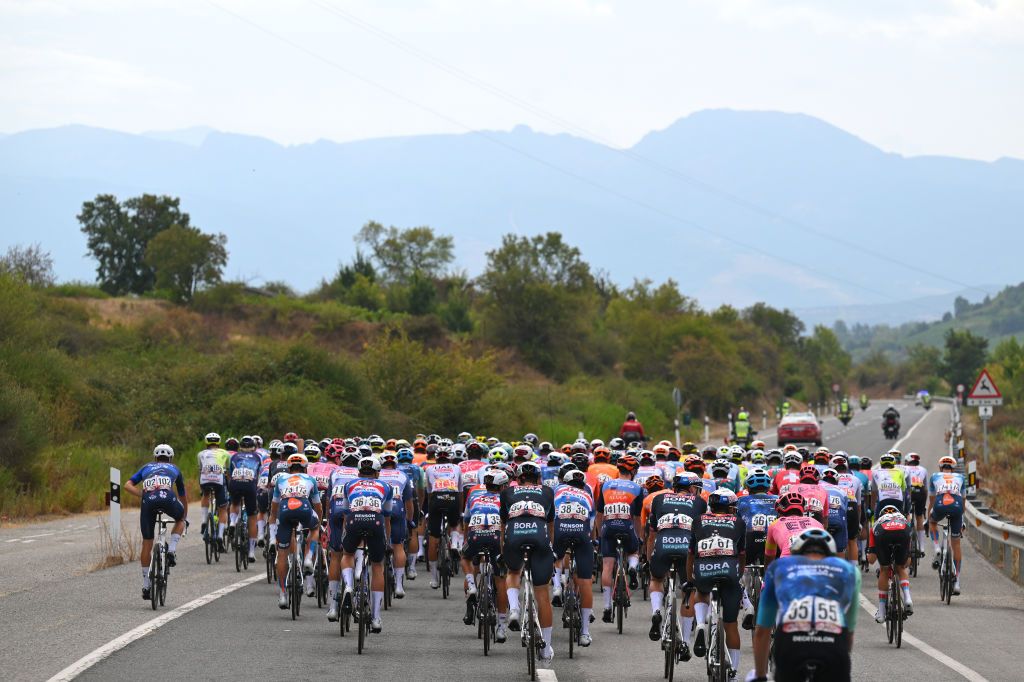 VILLAFRANCO DEL BIERZO SPAIN AUGUST 31 A general view of the peloton prior to the La Vuelta 79th Tour of Spain 2024 Stage 14 a 2005km stage from Villafranco del Bierzo to Villablino UCIWT on August 31 2024 in Villafranco del Bierzo Spain Photo by Tim de WaeleGetty Images
