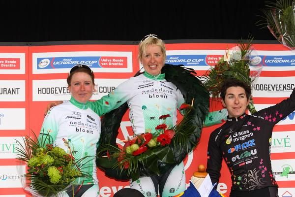 The Ronde van Drenthe podium - Annemiek Van Vleuten, Loes Gunnewijk (Nederland Bloeit), Giorgia Bronzini (Gauss Rdz Ormu)