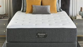 The image shows the Beautyrest Black Hyatt on a grey platform base in a sleek Hyatt hotel room