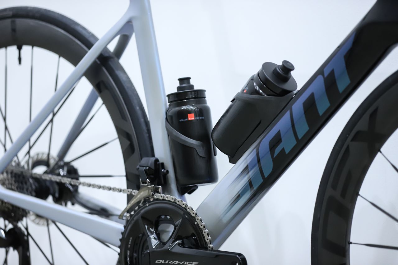 A Giant Propel Advanced SL 0 stands against a white wall