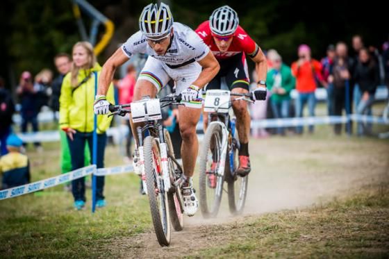 Nino Schurter leads Jaroslav Kulhavy