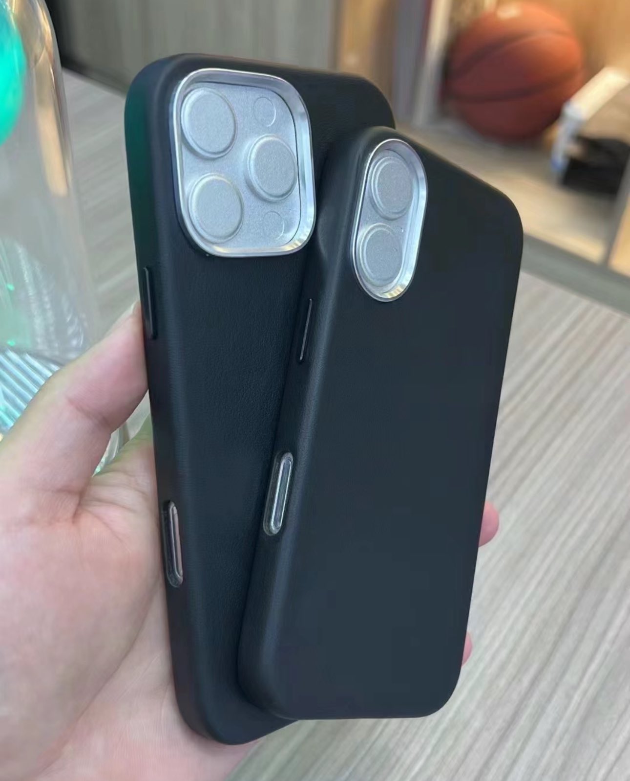 Alleged dummy models of the iPhone 16 and iPhone 16 Pro Max, within identical cases