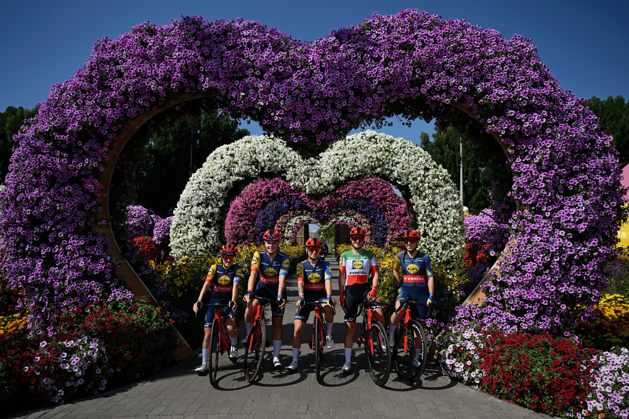 Defending champion Elisa Longo Borghini and Lidl Trek at the start of stage 1