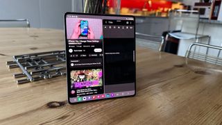 Galaxy Z Fold 5 Split Screen