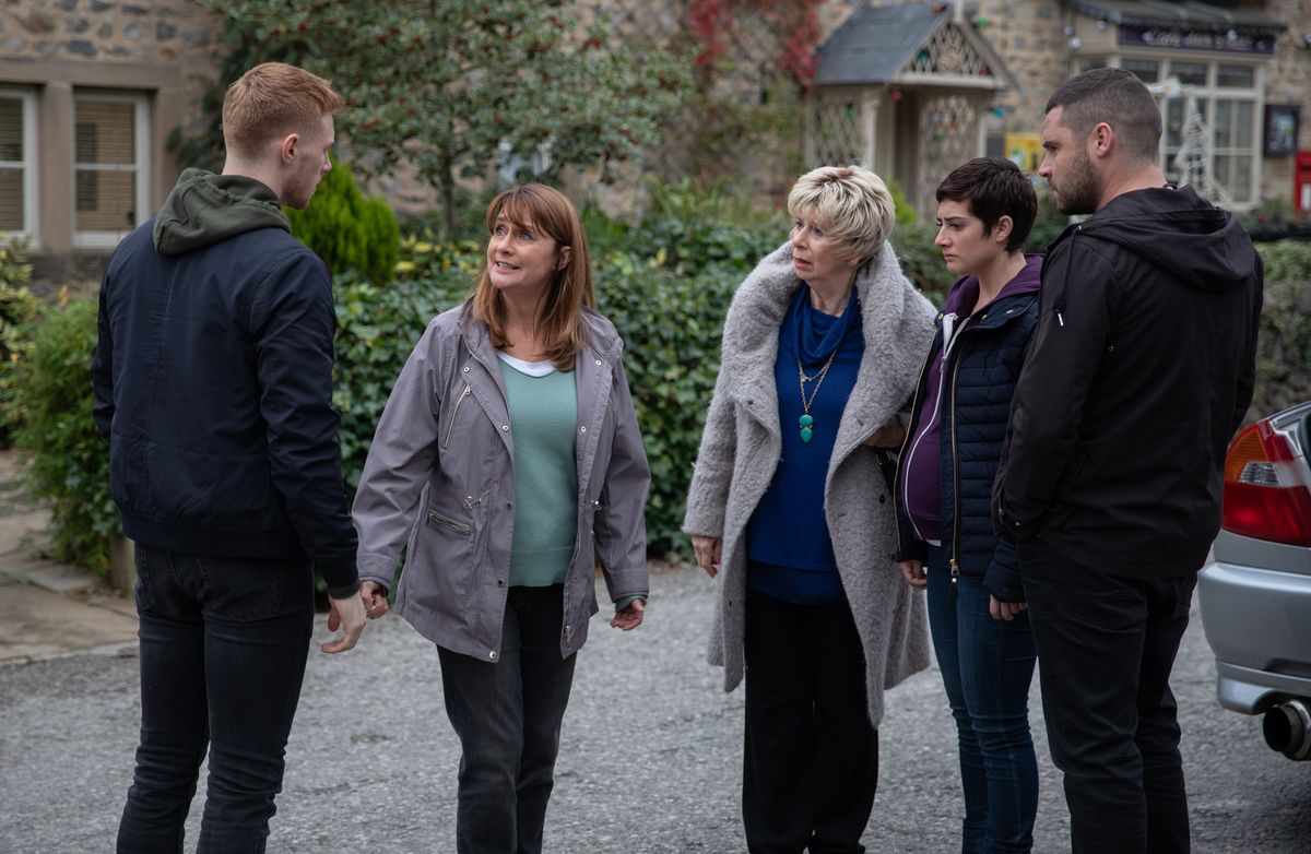 Emmerdale Spoilers: Guess WHO Is Moving To The Village? | What To Watch