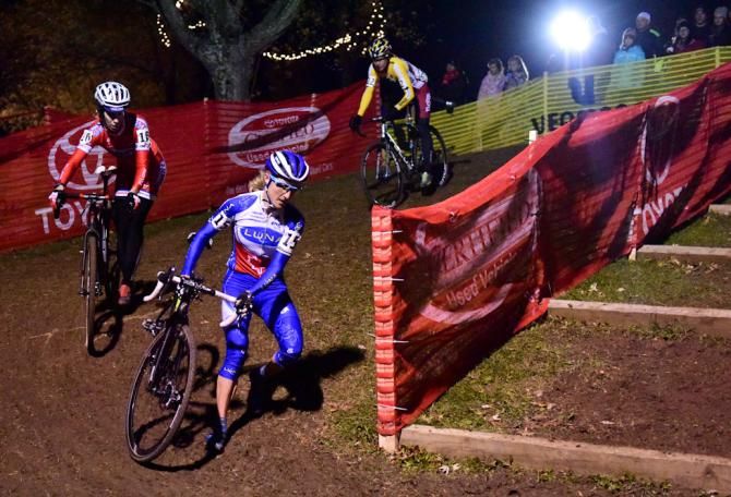 Canadian Champion Catharine Pendrel (Luna Pro Team) chasing Nash with Lloyd and Miller close behind