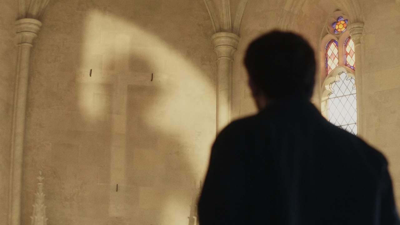 The absence of a crucifix and a shadow in Wake Up Dead Man