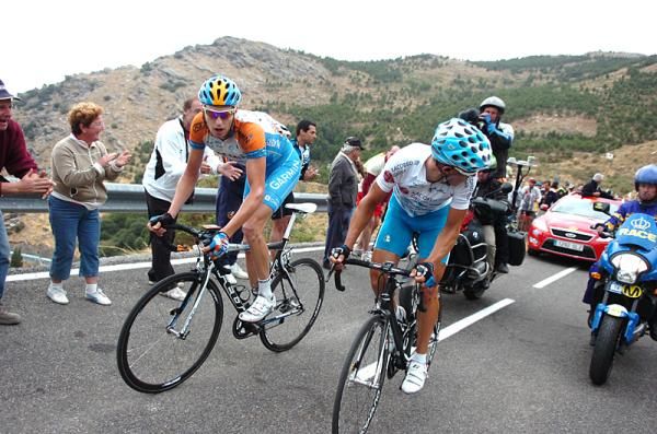 Hesjedal focuses on the finish as Garcia checks the chasers.