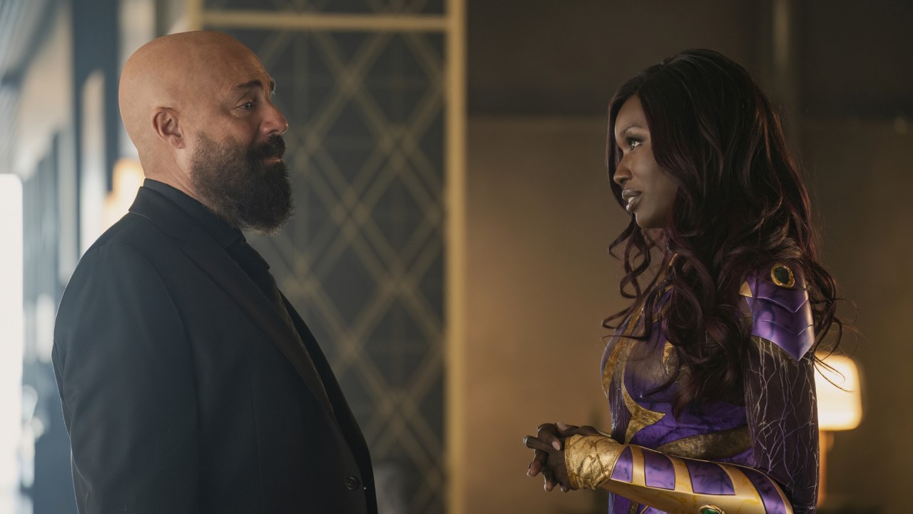 Lex Luthor talks to Starfire in Titans Season 4
