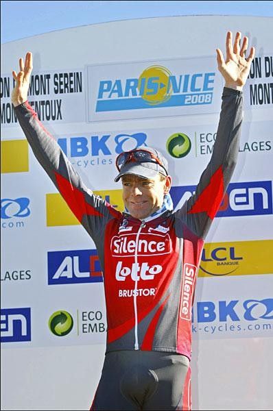 Cadel Evans (Silence-Lotto) smiles to the spectators as the Aussie is showing good early season form.