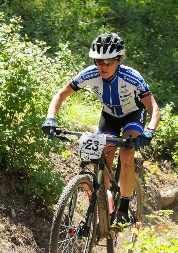 Kelli Emmett (Giant) descends the mountain