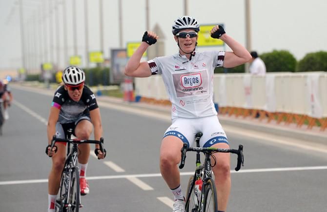 Kirsten Wild (Team Argos-Shimano) wins her second straight stage in Qatar.