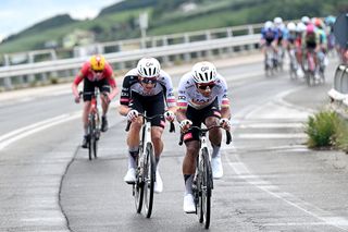 Giro d'Italia stage 8 LIVE: Leading trio followed by large 20-man chase group as climbing begins at day for the puncheurs