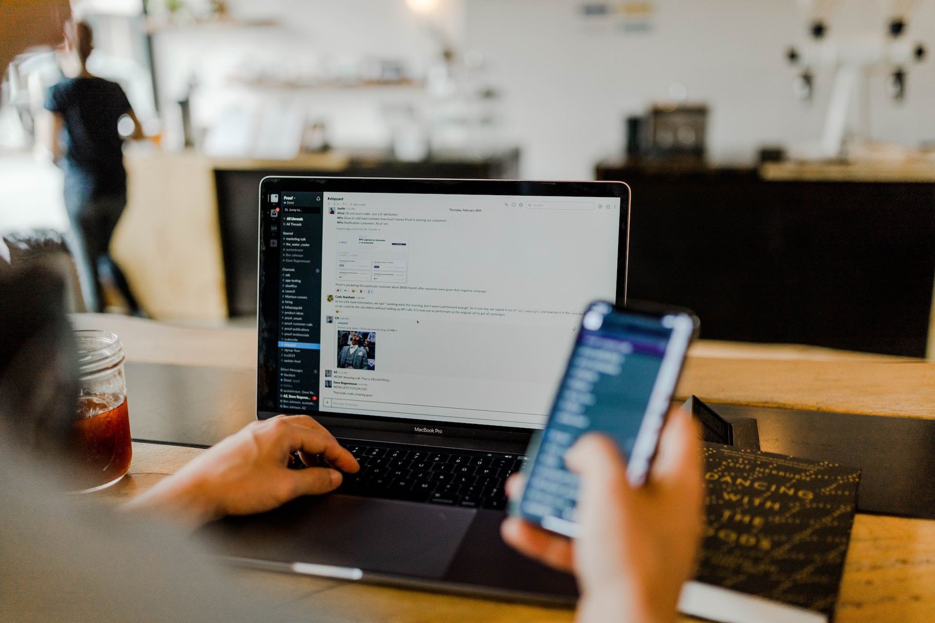 Unsplash | Austin Distel; Mit dem passenden Know-How im App Store den Durchbruch schaffen! 