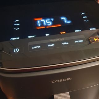 The display of COSORI Turbo Blaze air fryer