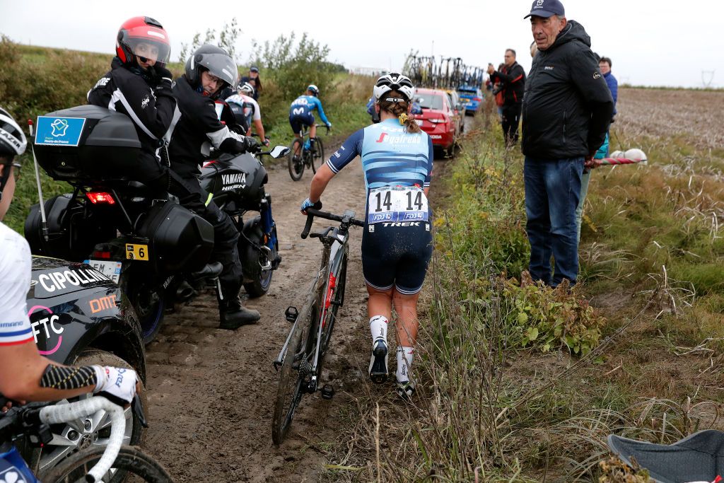 ROUBAIX FRANCE OCTOBER 02 Lauretta Hanson of Australia and Team Trek Segafredo suffers a mechanical problem in cobblestones sector during the 1st ParisRoubaix 2021 Womens Elite a 1164km race from Denain to Roubaix ParisRoubaixFemmes ParisRoubaix on October 02 2021 in Roubaix France Photo by Bas CzerwinskiGetty Images