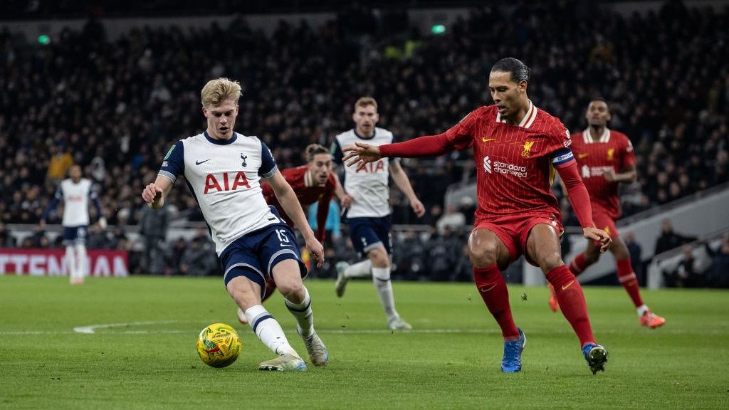 Tottenham Hotspur&#039;s Lucas Bergvall (left) competing with Liverpool&#039;s Virgil van Dijk during the Carabao Cup Semi Final First Leg match between Tottenham Hotspur and Liverpool at Tottenham Hotspur Stadium on January 8, 2025 in London, England.