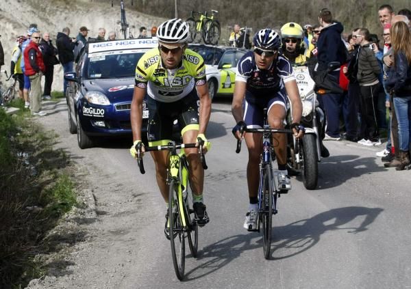 Bartosz Huzarski (ISD - Neri) on the attack with Stefano Borchi (De Rosa&ndash;Stac Plastic)