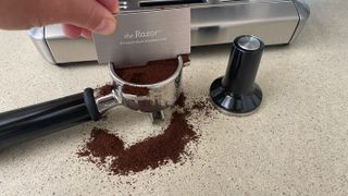 Using the razor on the Sage the Barista Express