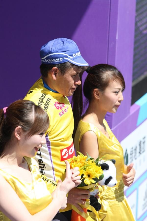 Halmuratov resplendent in yellow.