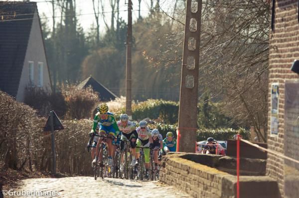 The AA Drink - Leontien.nl Cycling Team on the front of the women's peloton
