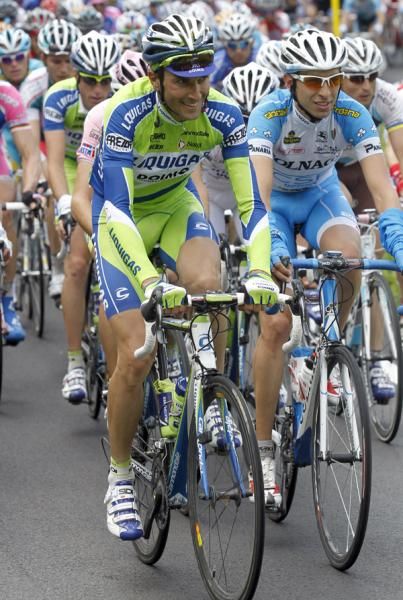 Ivan Basso relaxes in the bunch