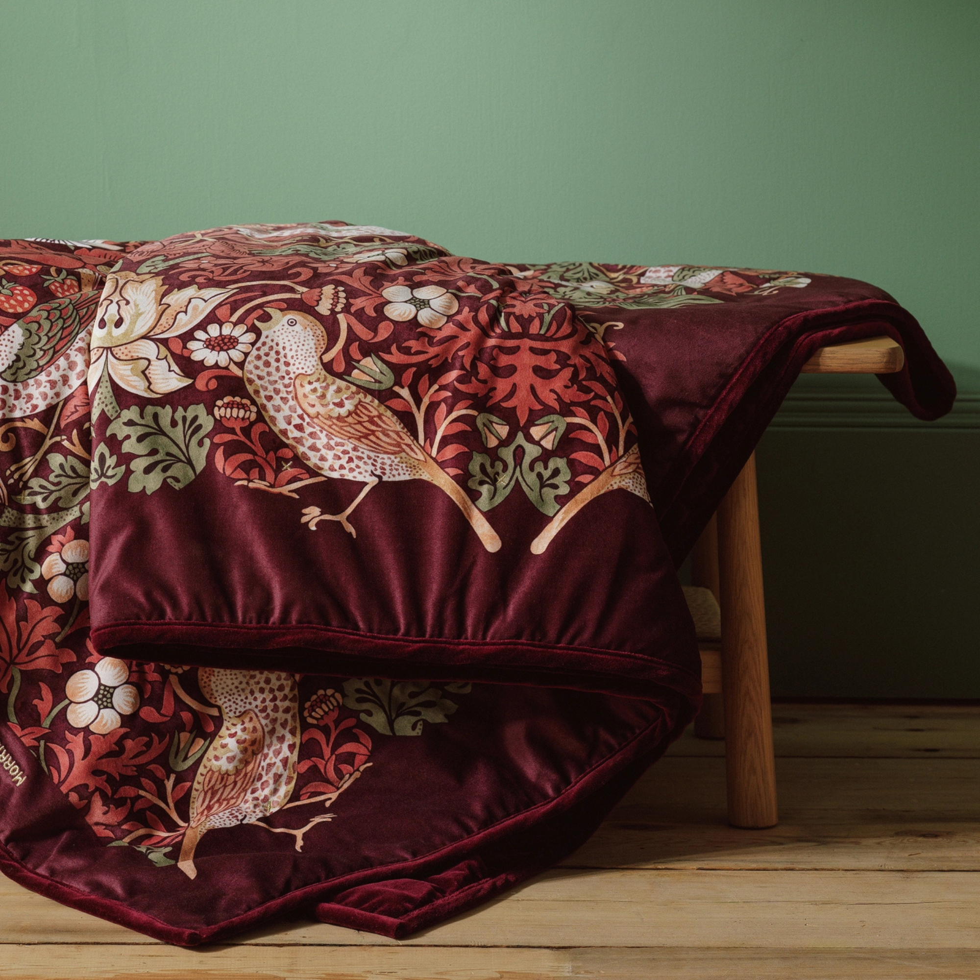 Habitat x Morris &amp;amp; Co. Strawberry Thief Throw - 200x150cm