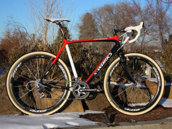 Todd Wells (Specialized) switches from an aluminum frame to a carbon one for the '09-'10 'cross season.