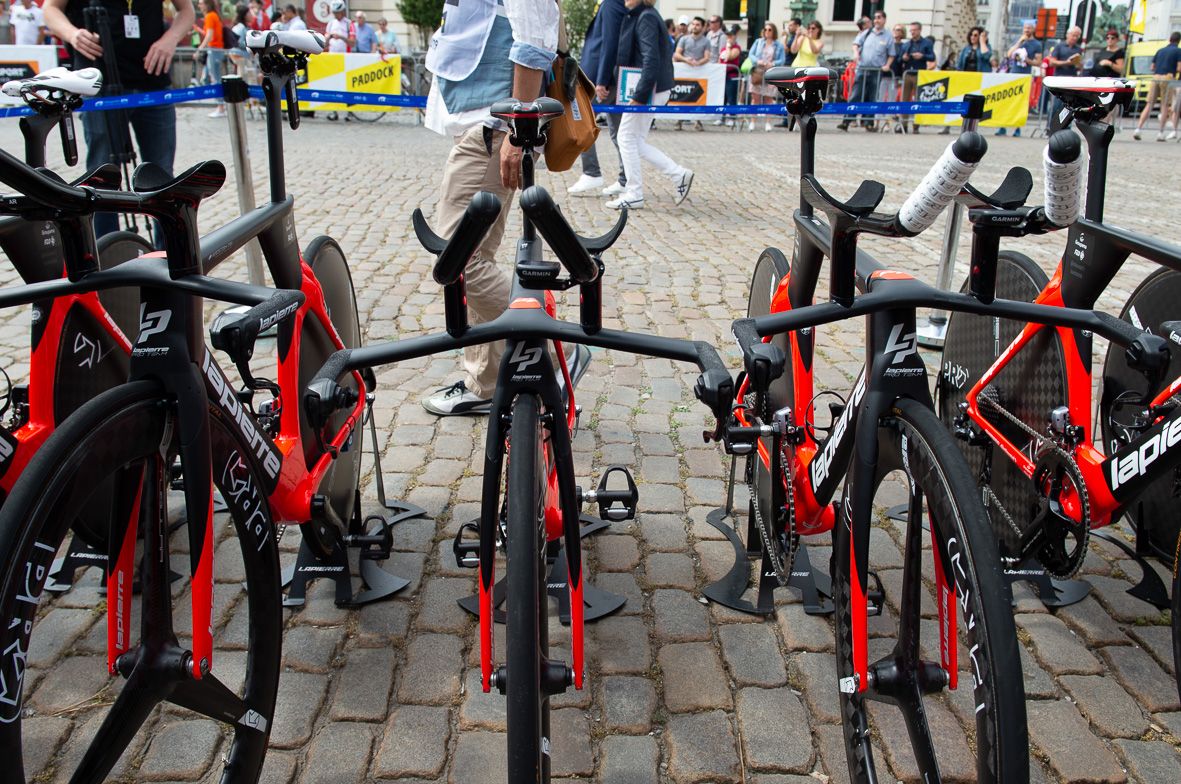 The front ends of the Groupama-FDJ Lapierre time trial bikes