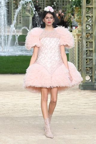 Chanel : Runway - Paris Fashion Week - Haute Couture Spring Summer 2018