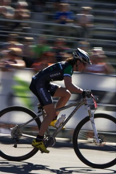 Mary McConneloug (Kenda / Seven / NoTubes) on her way to a stage and overall win.