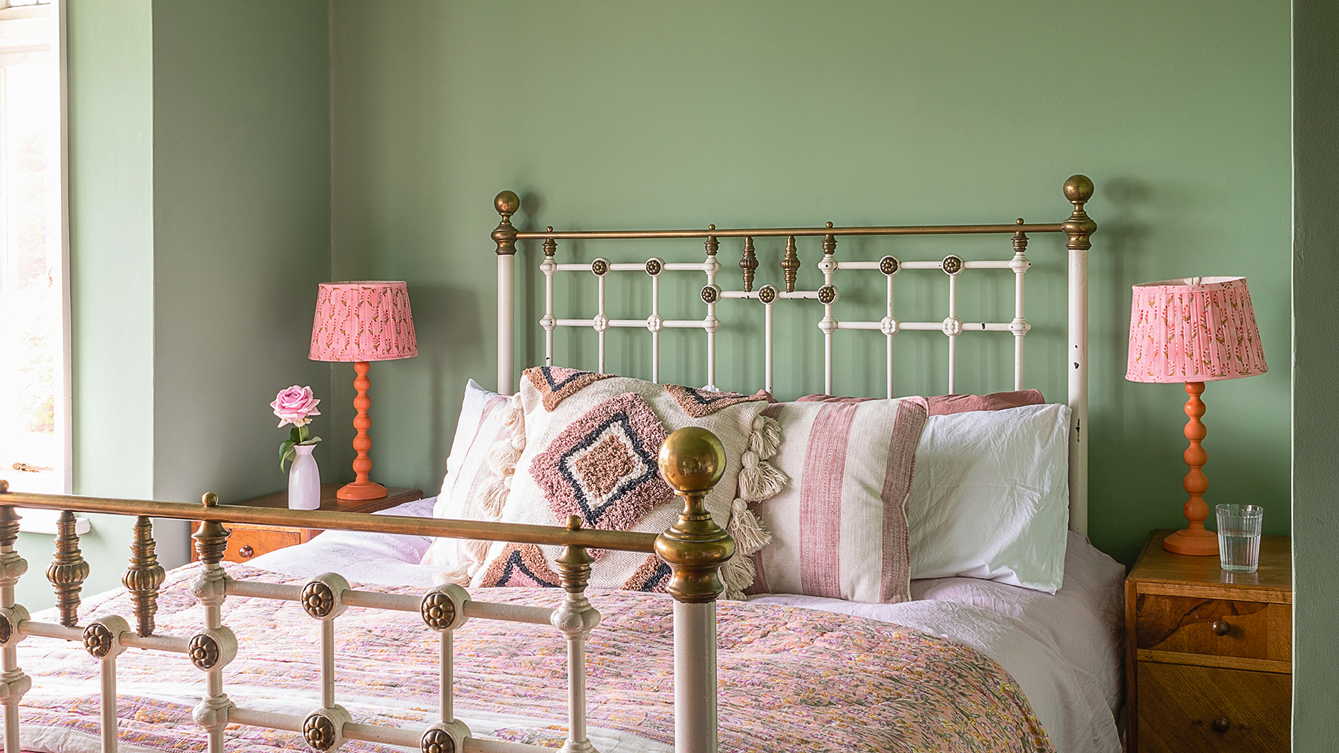 The best paint colors for a calm and serene bedroom