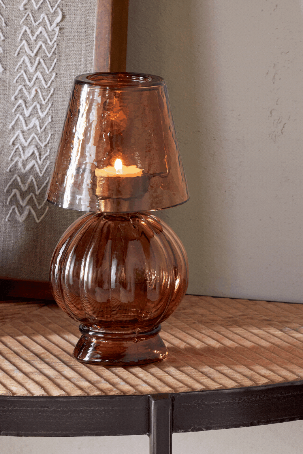 A moving GIF of an amber tealight lamp