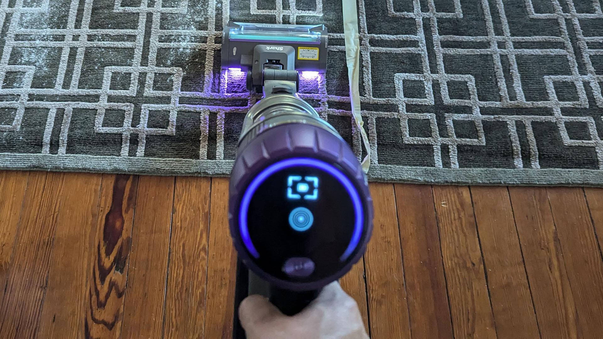 Shark PowerDetect Cordless vacuum cleaner with illuminated ring to indicate dirt levels