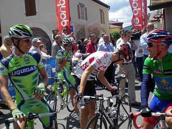Charly Wegelius (Liquigas) and Levi Leipheimer (Astana) had a good laugh before the start.