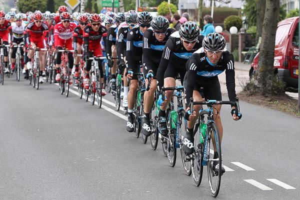 The Sky train powered through the final kilometres after Wiggins was involved in a crash.