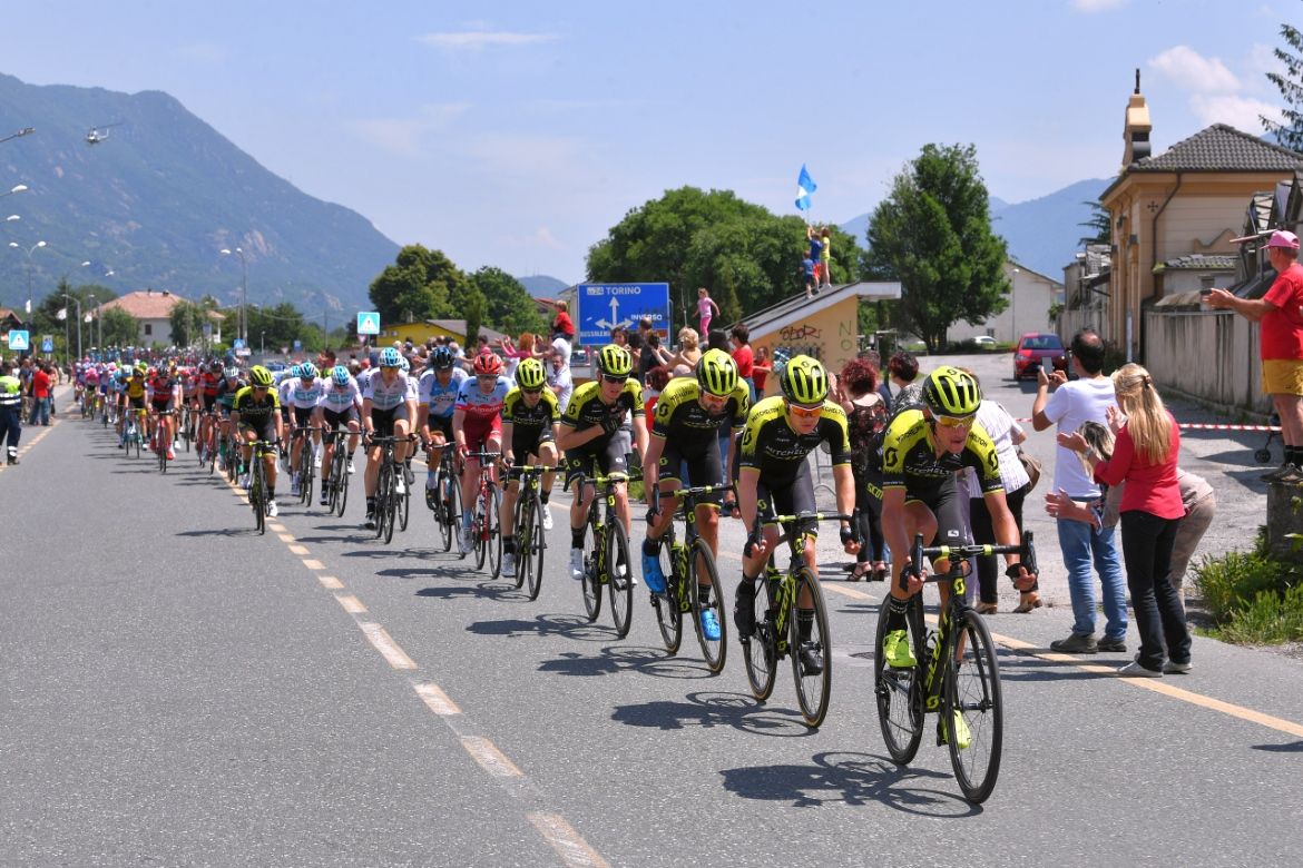 Mitchelton-Scott lead the peloton