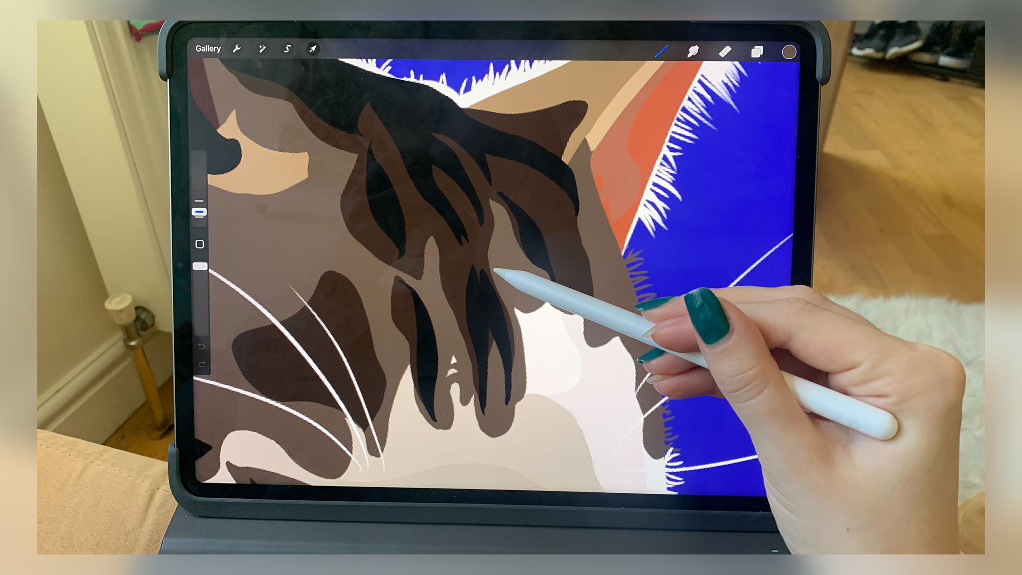 Seni digital sedang dikerjakan di iPad Pro dengan Apple Pencil 2