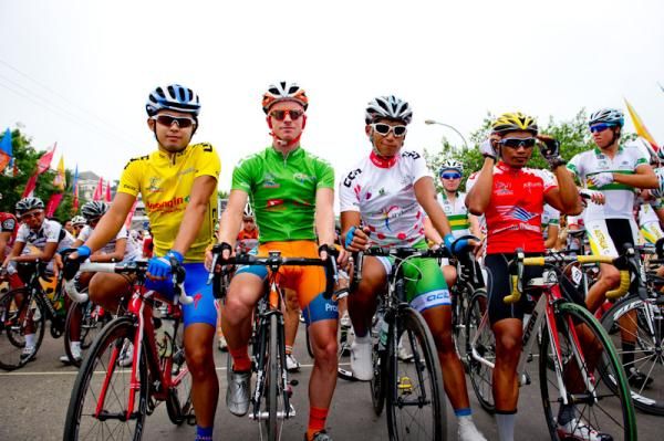 Race leaders on the start line, (L to R) Ito Masakazu (Aisan Racing team), Jai Crawford (Genesys Wealth Advisers), Feng Chun Kai (Acton Cycling Team), Herwin Jaya (Polygon Sweet Nice)
