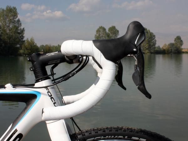Focus's house-brand Concept EX alloy bars feature a bend similar to FSA's New Ergo style