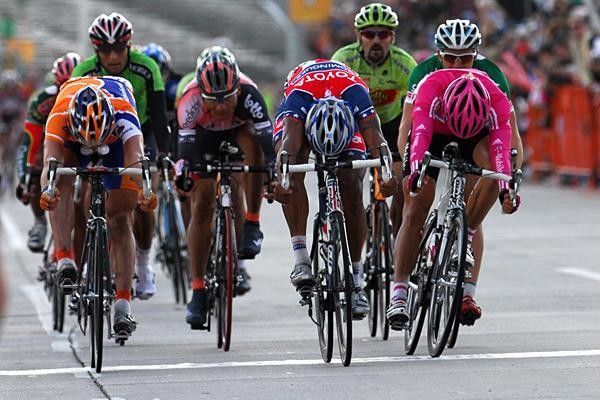 Dominguez sprints ahead of some of the best in the game at the 2007 Tour of California