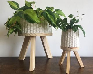 A set of two DIY plant stands woven with crochet yarn