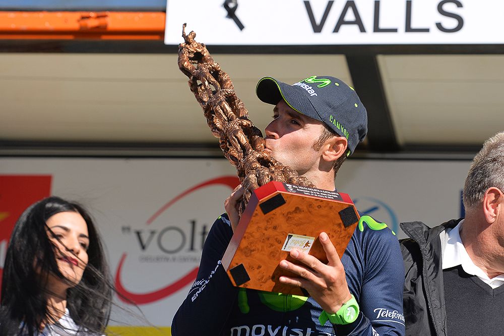 Alejandro Valverde with his stage trophy.