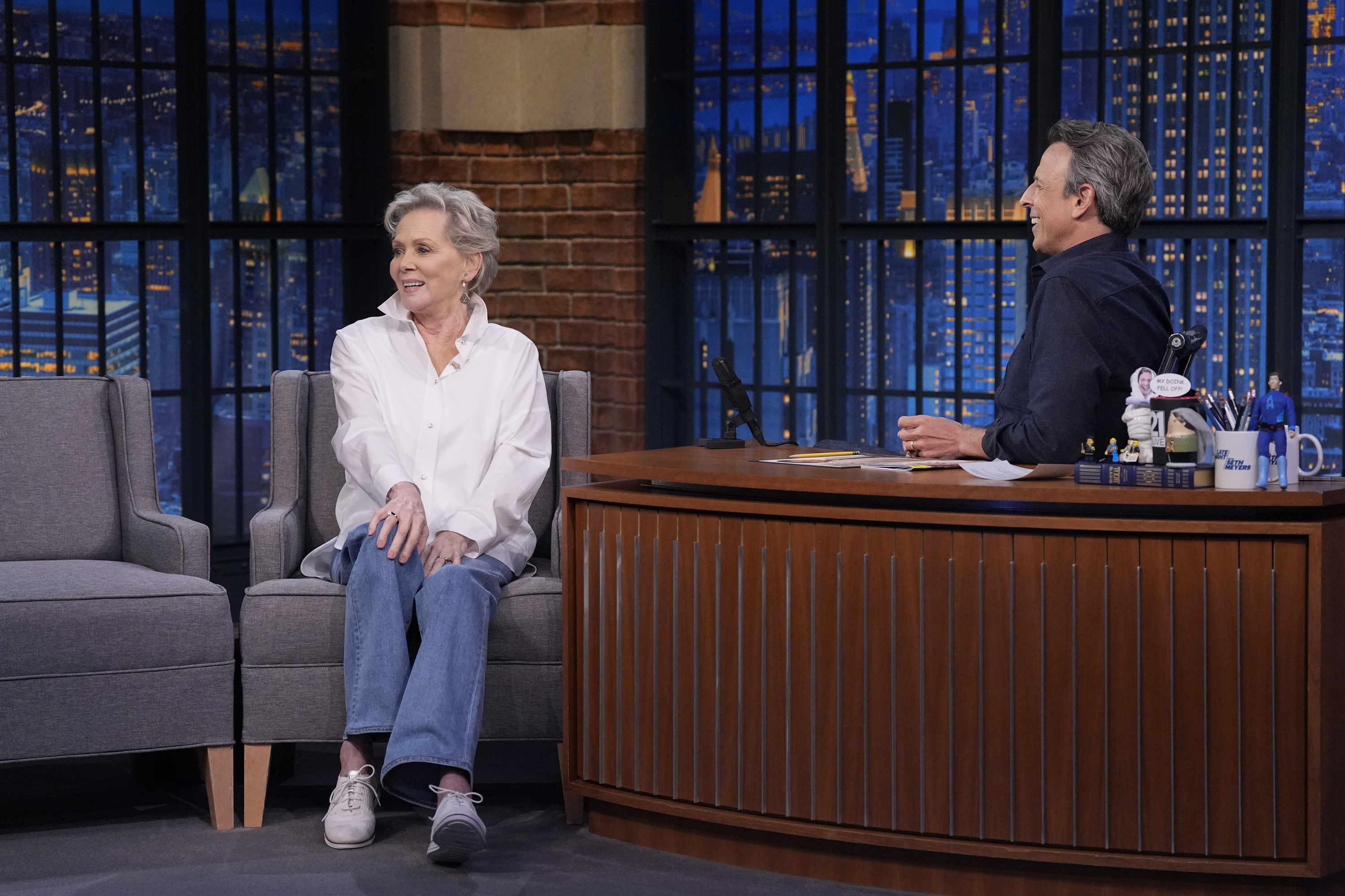 actress jean smart on late night with seth meyers